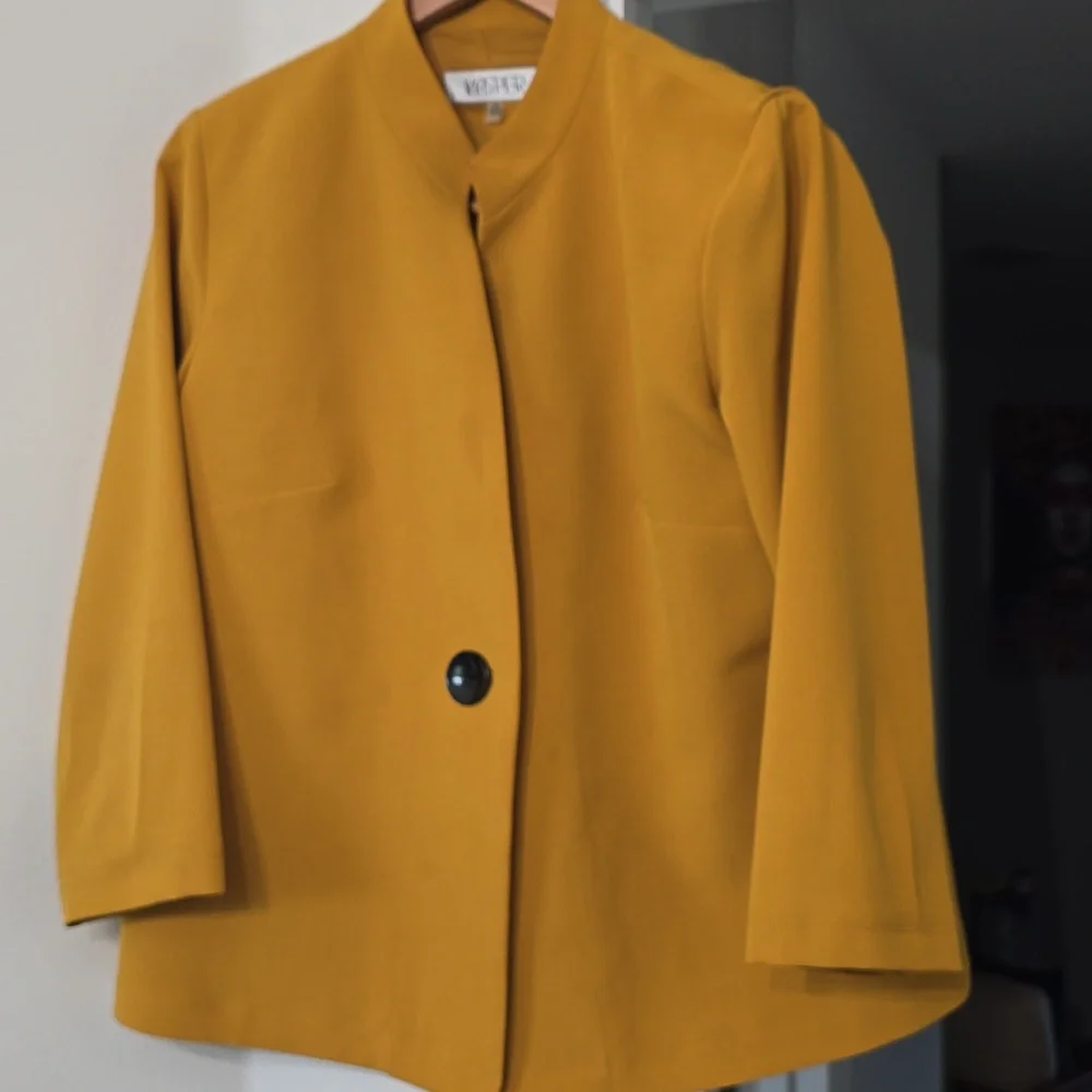 Kasper 3/4 Sleeve Mustard Blazer with Black Button - Size 10 - Picture 5 of 8